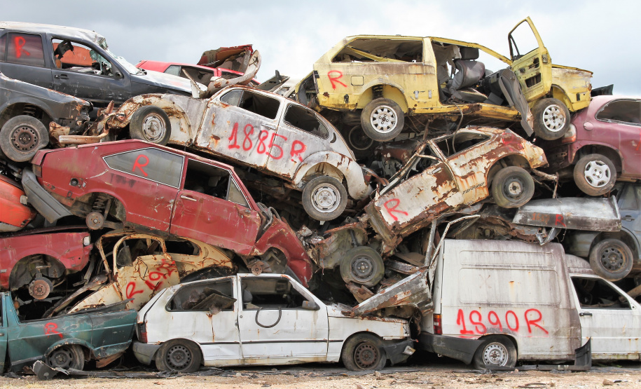 Secretário coronel Marinho visita pátio de veículos inservíveis em São José dos Pinhais