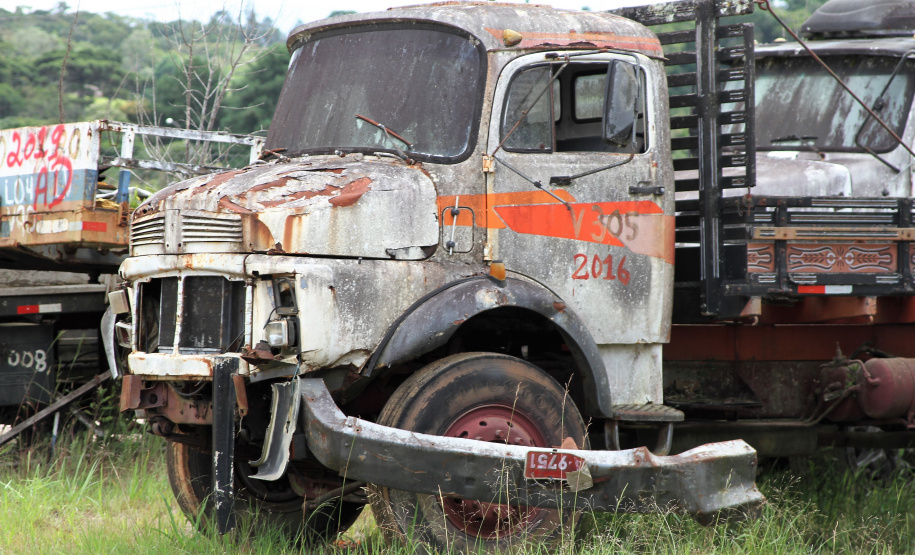 Secretário coronel Marinho visita pátio de veículos inservíveis em São José dos Pinhais