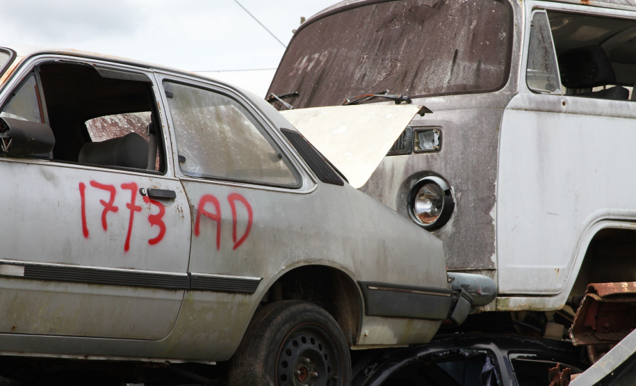 Secretário coronel Marinho visita pátio de veículos inservíveis em São José dos Pinhais