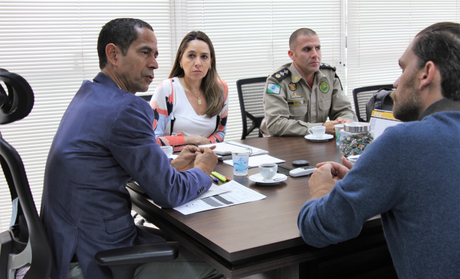 Secretário coronel Marinho recebe deputado Goura