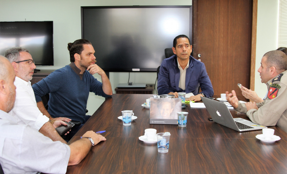 Secretário coronel Marinho recebe deputado Goura