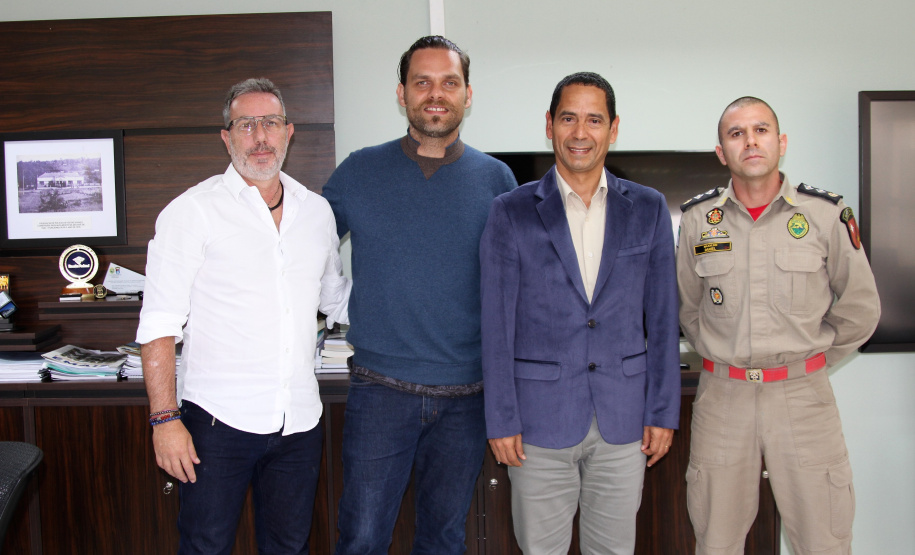 Secretário coronel Marinho recebe deputado Goura