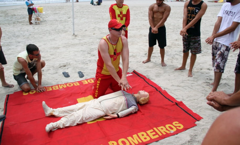 Corpo de Bombeiros promove mais uma edição do curso Surf Salva nas praias