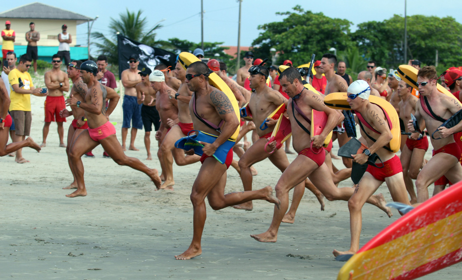 Confraternização entre bombeiros marca 26ª edição do Troféu Elite em Pontal do Paraná (PR)