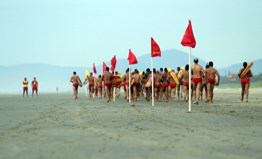 Confraternização entre bombeiros marca 26ª edição do Troféu Elite em Pontal do Paraná (PR)