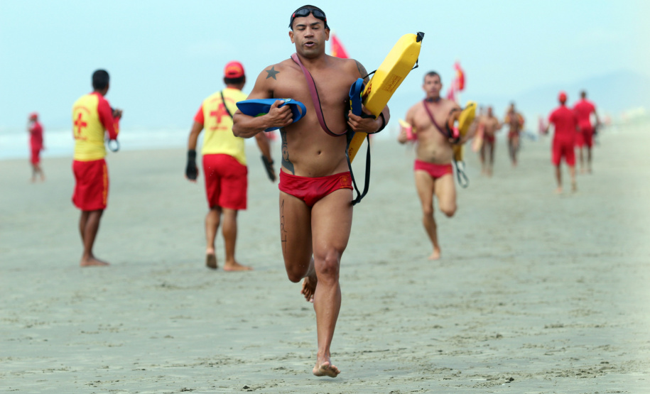 Confraternização entre bombeiros marca 26ª edição do Troféu Elite em Pontal do Paraná (PR)