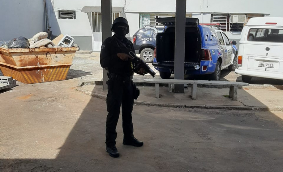 Presos da Cadeia Pública de Pato Branco são transferidos para Penitenciária de Francisco Beltrão