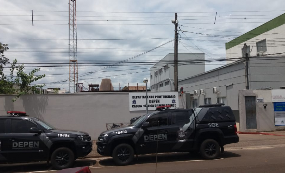 Presos da Cadeia Pública de Pato Branco são transferidos para Penitenciária de Francisco Beltrão