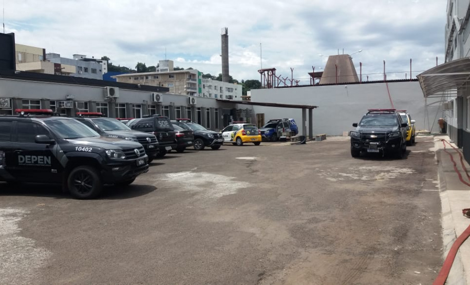 Presos da Cadeia Pública de Pato Branco são transferidos para Penitenciária de Francisco Beltrão