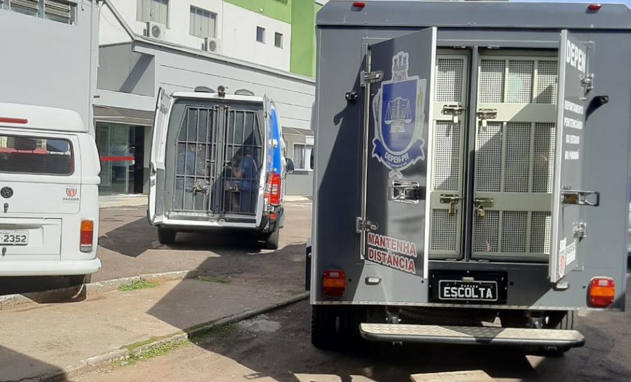 Presos da Cadeia Pública de Pato Branco são transferidos para Penitenciária de Francisco Beltrão