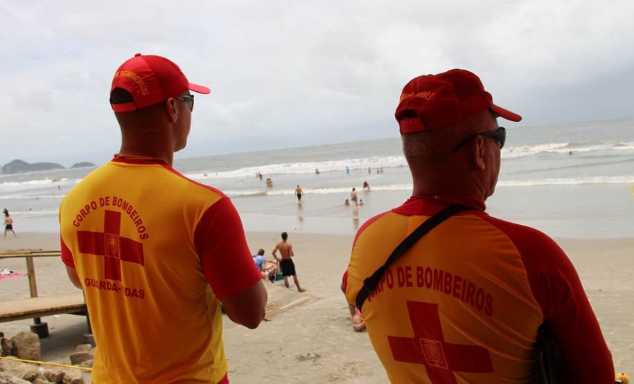 Mortes por afogamento caem 53,3% nas praias do Paraná durante a temporada de verão