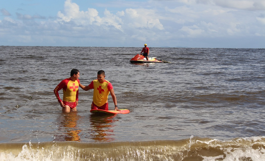 Mortes por afogamento caem 53,3% nas praias do Paraná durante a temporada de verão
