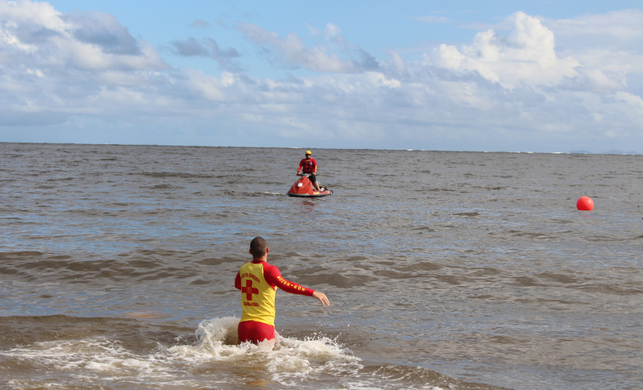 Mortes por afogamento caem 53,3% nas praias do Paraná durante a temporada de verão