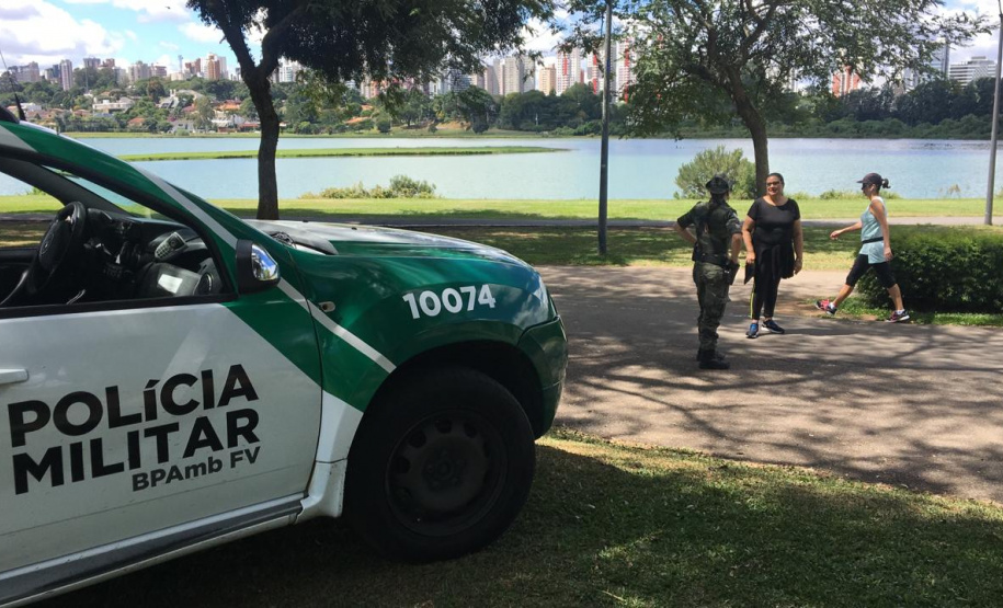 Polícia Militar faz orientações à população e reforça presença nas ruas do Paraná no combate ao coronavírus