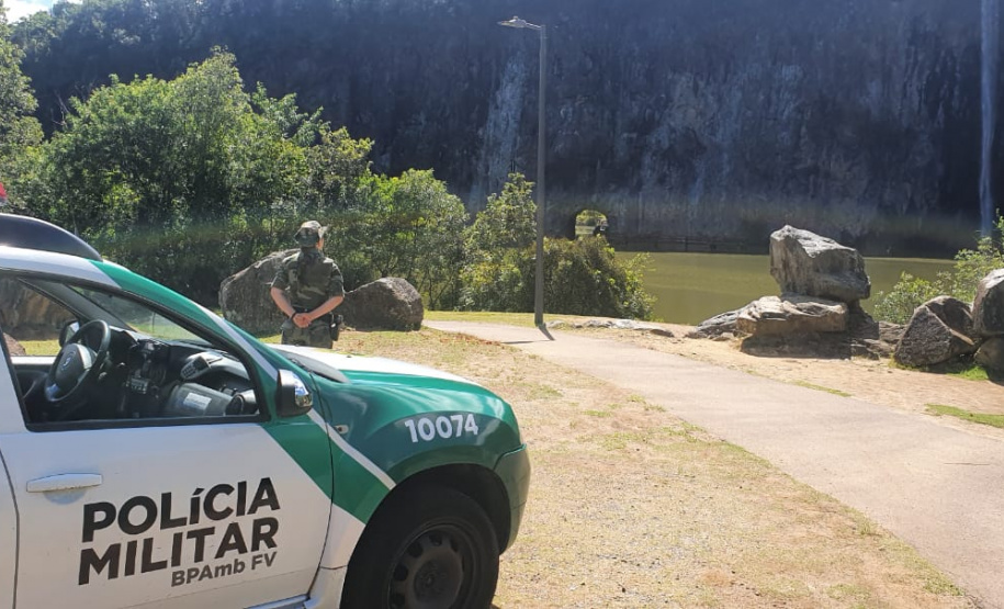 Polícia Militar faz orientações à população e reforça presença nas ruas do Paraná no combate ao coronavírus