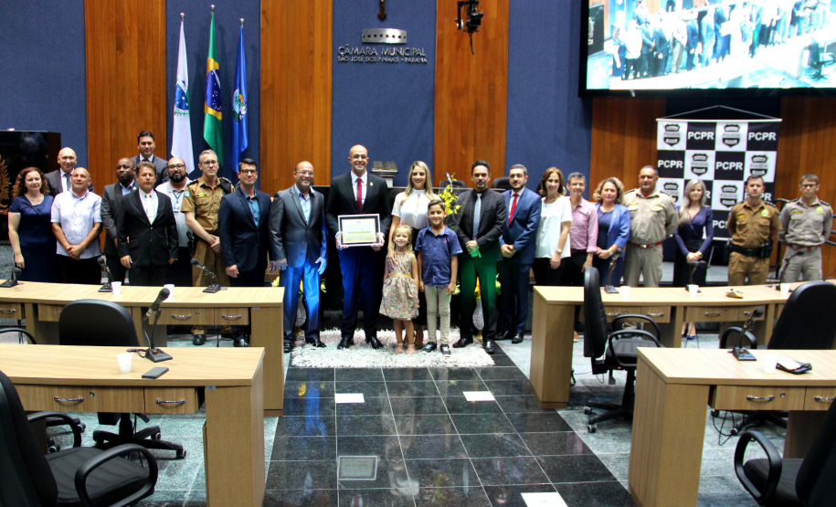 Câmara Municipal de São José dos Pinhais faz homenagem ao delegado Michel Carvalho pelos serviços prestados à cidade