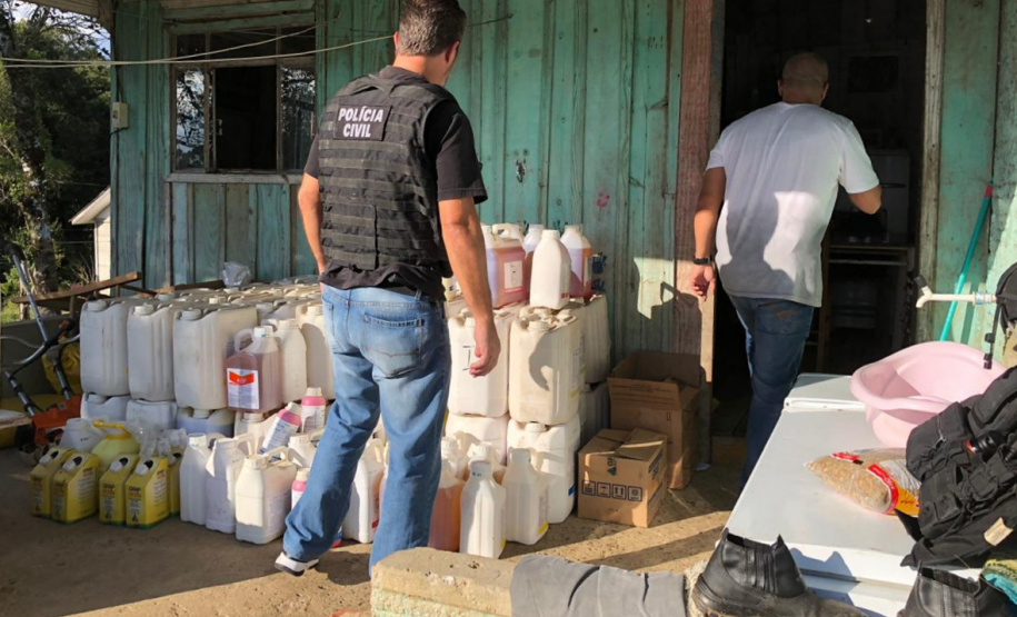 PCPR recupera defensivos agrícolas e apreende armas e veículo roubado em Irati