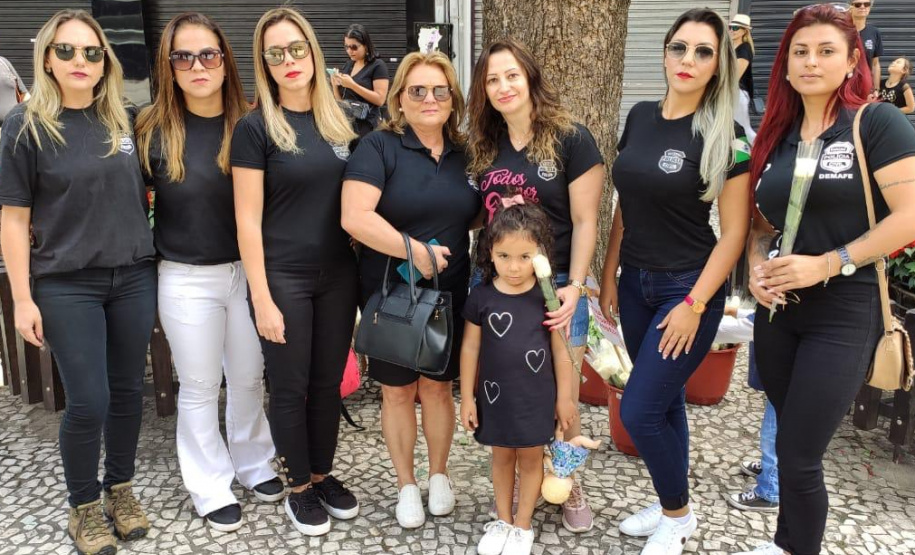 Policiais civis participam de manifestação contra violência no dia da mulher