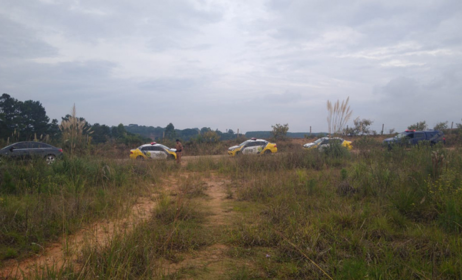 Carro roubado em Santa Catarina é recuperado pela PM em Fazenda Rio Grande, na RMC