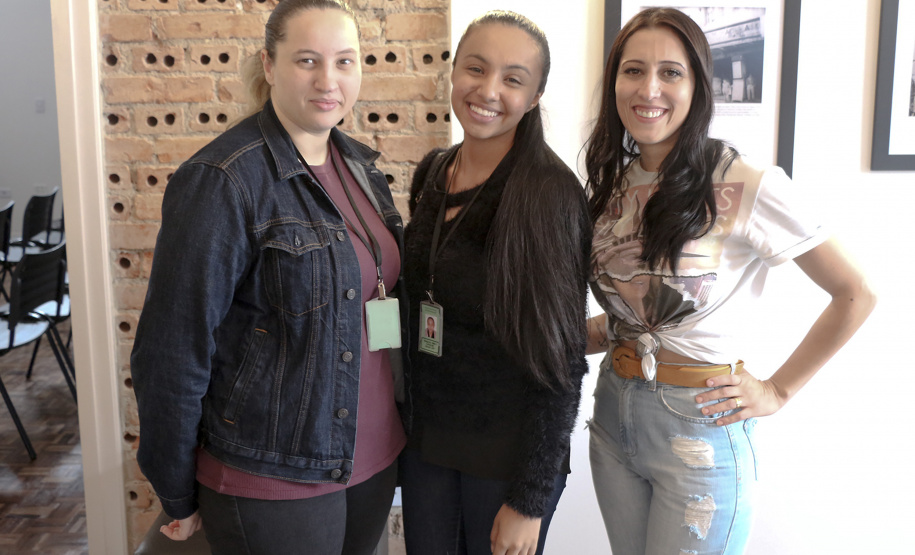 PMPR Encontro Cultural no Cine Passeio em Curitiba marca homenagem da PM ao Dia Internacional da Mulher 06/03/2020 - 17:14  Marcia Santos  Jornalista Responsável  Policiais e bombeiras militares tiveram uma manhã repleta de cultura e dedicada apenas a elas, em comemoração ao Dia Internacional da Mulher, comemorado no dia 10 de março. As oficiais e praças da Polícia Militar e do Corpo de Bombeiros, além das servidoras civis que trabalharam nos quartéis puderam desfrutar de um tour pelo Cine Passeio e assist