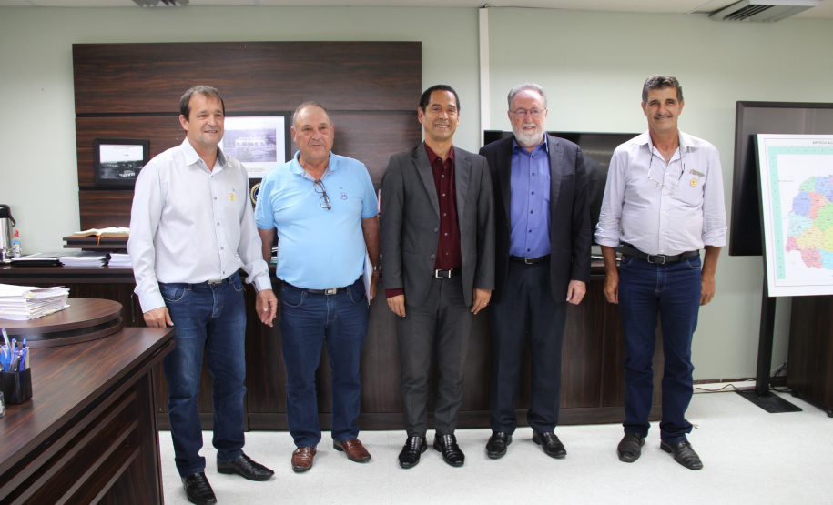 Secretário coronel Marinho recebe deputado Tercílio Turini e comitiva de Jardim Alegre