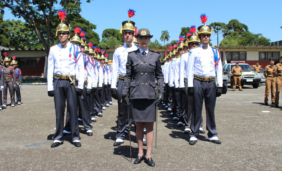 Secretário de Segurança recebe medalha de Mérito de Ensino na comemoração dos 49 anos da Academia Policial Militar do Guatupê