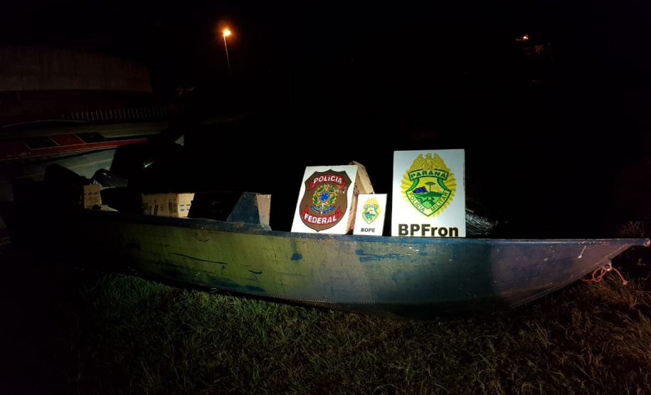 Barco com R$ 70 mil em cigarros e mercadorias é apreendido durante a Operação Hórus em porto clandestino do Oeste do estado
