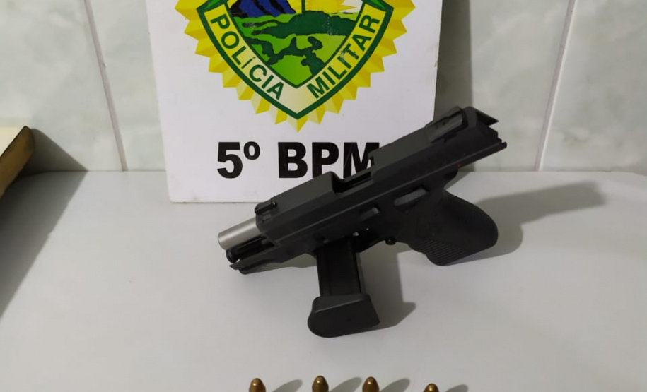 PM apreende pistola, drogas e dinheiro no Norte do estado; três pessoas acabaram presas
