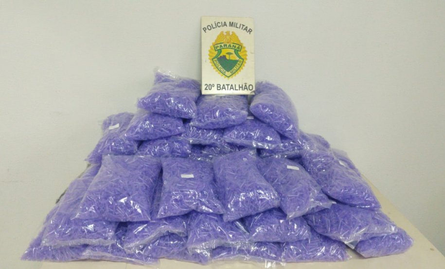 PM apreende mais de 600 porções de cocaína e crack após acompanhamento em Colombo, na RMC