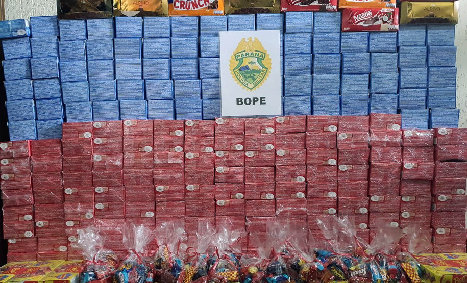 BOPE visita comunidades carentes e distribui chocolates na Capital e na RMC