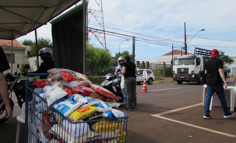 Depen de Cascavel arrecada 850 kg de alimentos não perecíveis e 50 cestas básicas para doação