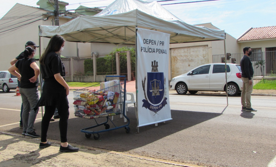 Depen de Cascavel arrecada 850 kg de alimentos não perecíveis e 50 cestas básicas para doação