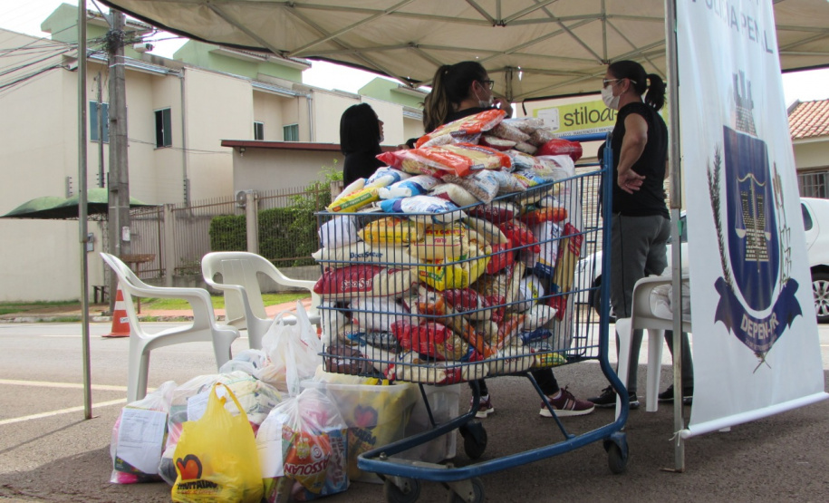 Depen de Cascavel arrecada 850 kg de alimentos não perecíveis e 50 cestas básicas para doação