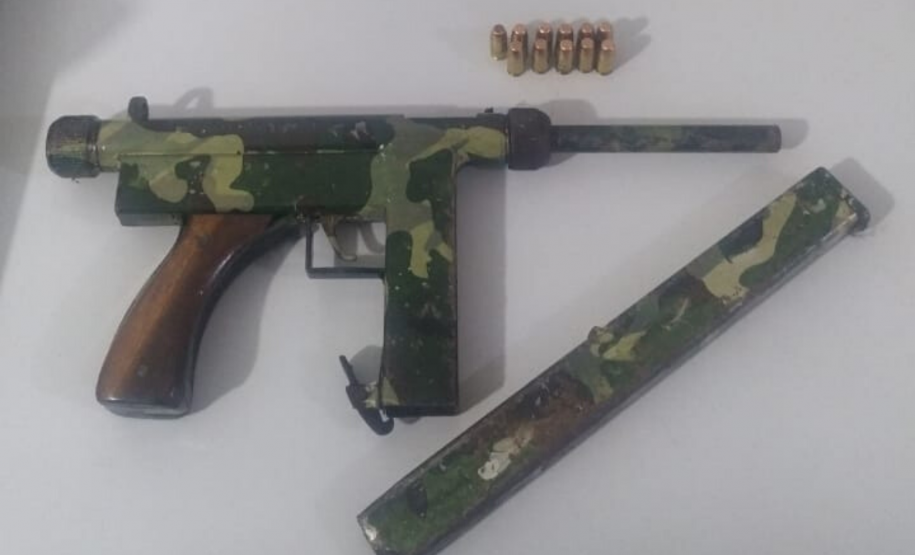 Durante patrulhamento, PM apreende submetralhadora e munições, no Norte do estado