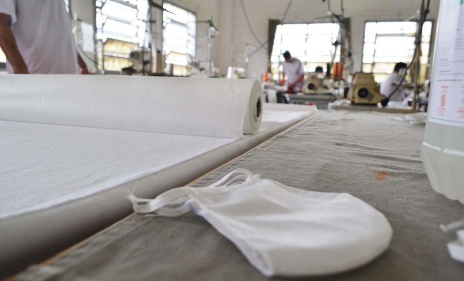 Presos do Paraná produzem materiais de proteção individual
