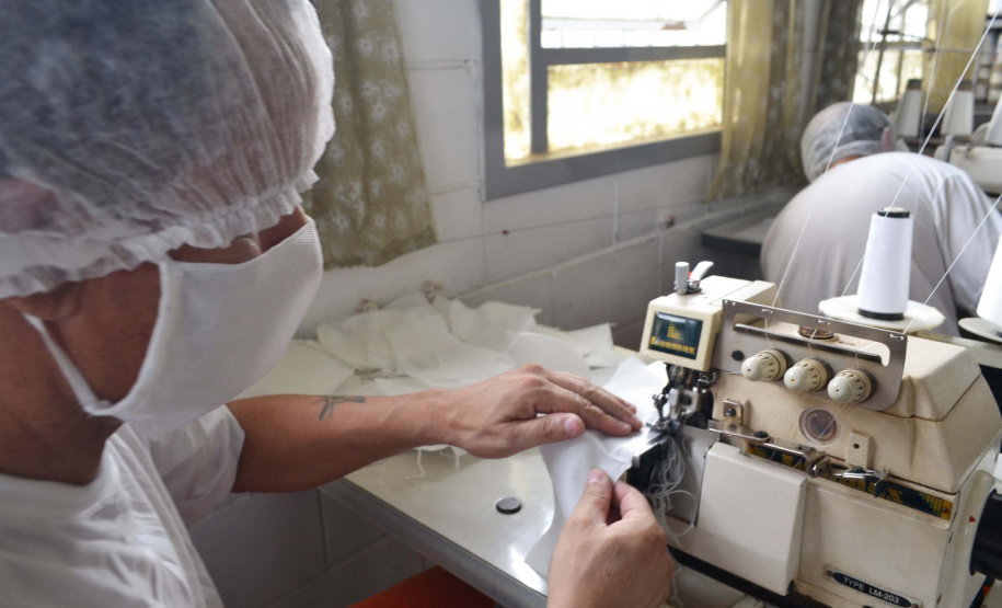 Presos do Paraná produzem materiais de proteção individual