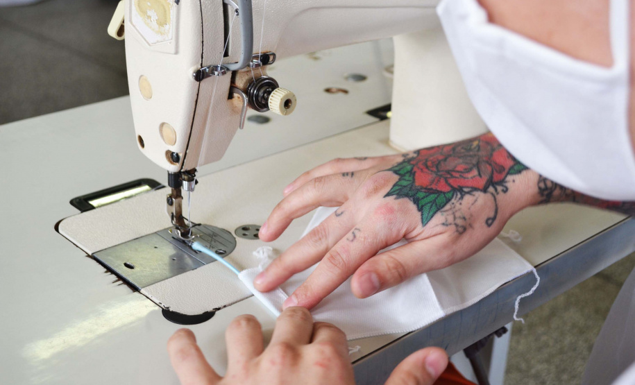 Presos do Paraná produzem materiais de proteção individual