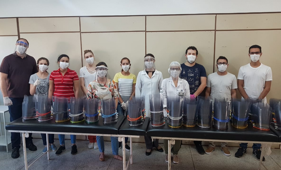 Penitenciária de Londrina produz escudos faciais e novo modelo de máscaras para hospitais da região