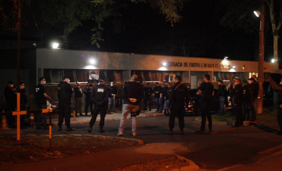 PCPR prende oito pessoas envolvidas em furtos e roubos de veículos em Curitiba e RMC