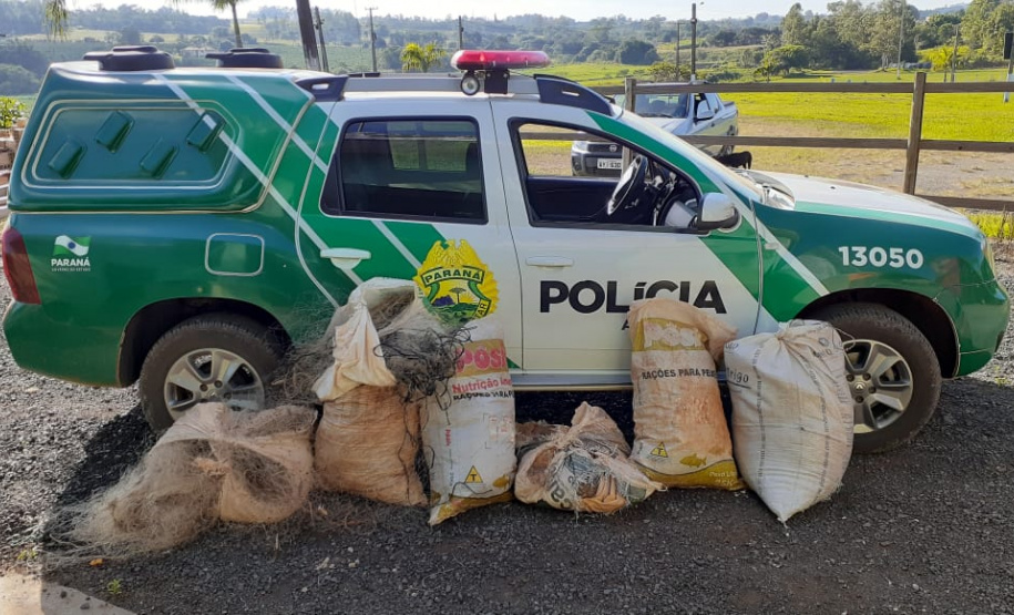 Polícia Ambiental flagra dupla pescando com redes em represa no Norte Pioneiro do estado