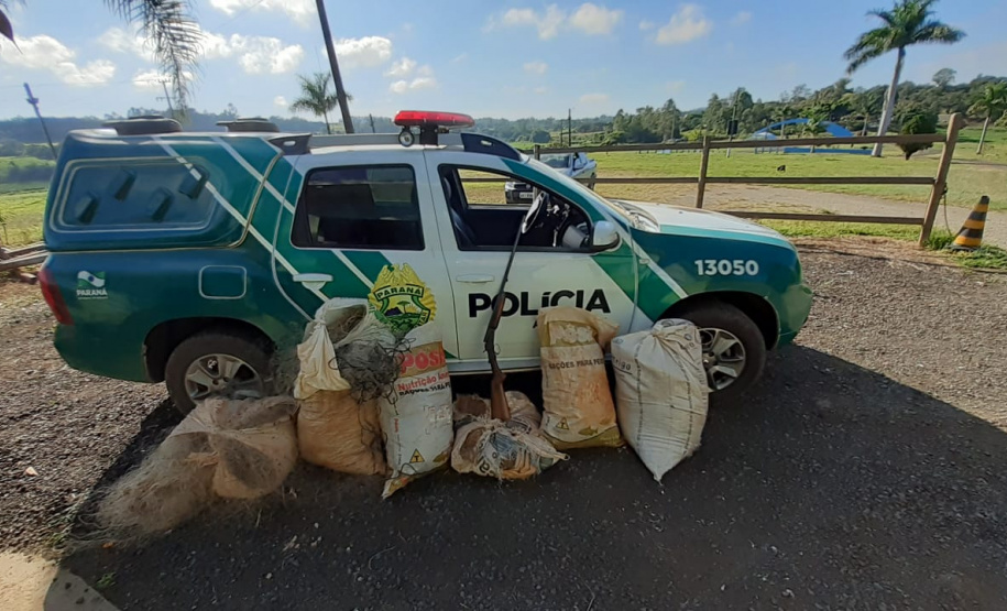 Polícia Ambiental flagra dupla pescando com redes em represa no Norte Pioneiro do estado