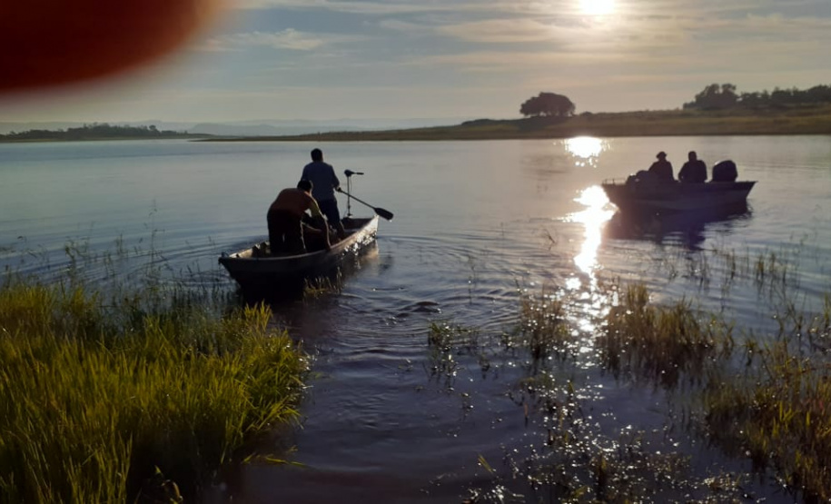 Polícia Ambiental flagra dupla pescando com redes em represa no Norte Pioneiro do estado