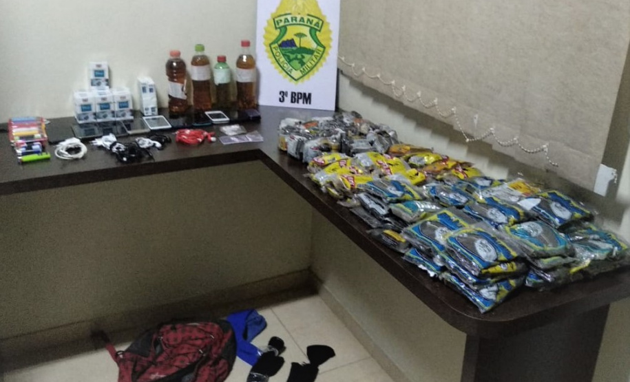 No Sudoeste do estado, PM encaminha três pessoas e apreendem uma espingarda em situações distintas