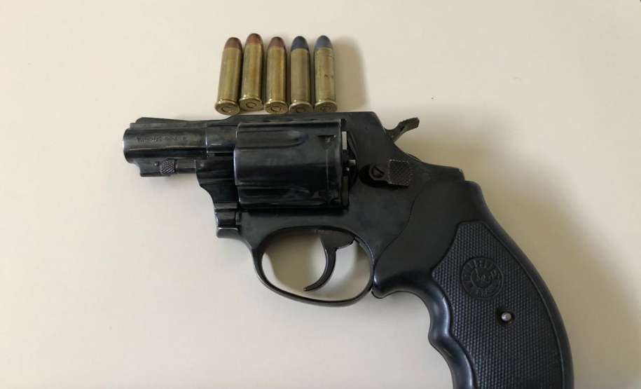 BPAmb-FV apreende armas de fogo, materiais de pesca e prende duas pessoas em situações distintas no Centro-Sul do estado