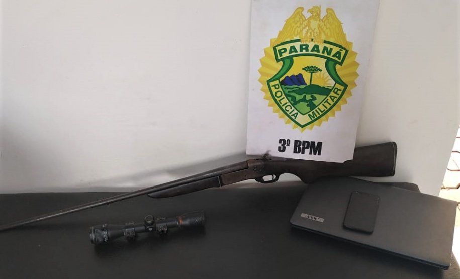 No Sudoeste do estado, PM apreende espingarda e cumpre mandados judiciais