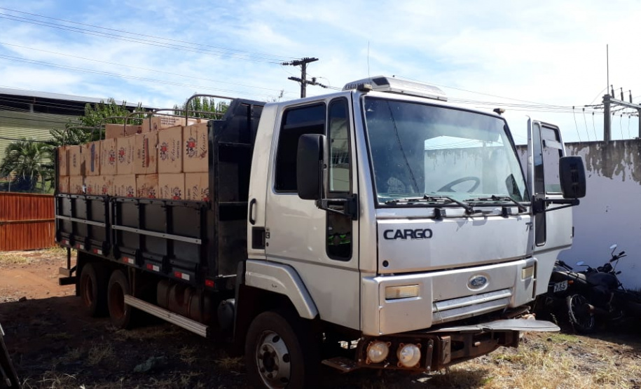 Caminhão carregado com 216 caixas de cigarros é apreendido pela PM no Sudoeste do estado