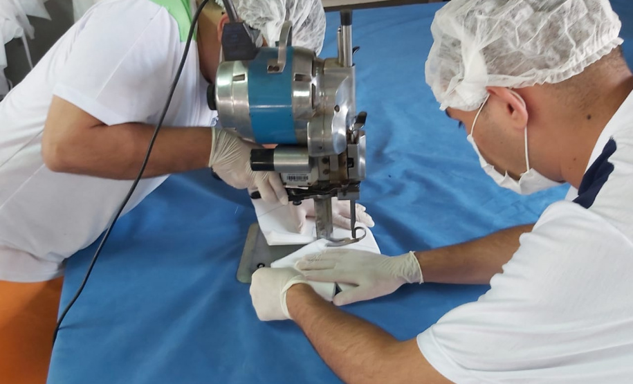 Presos já produziram 69 mil máscaras em menos de um mês