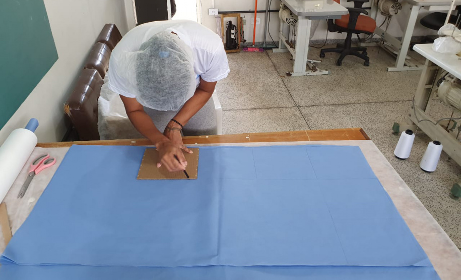 Presos já produziram 69 mil máscaras em menos de um mês