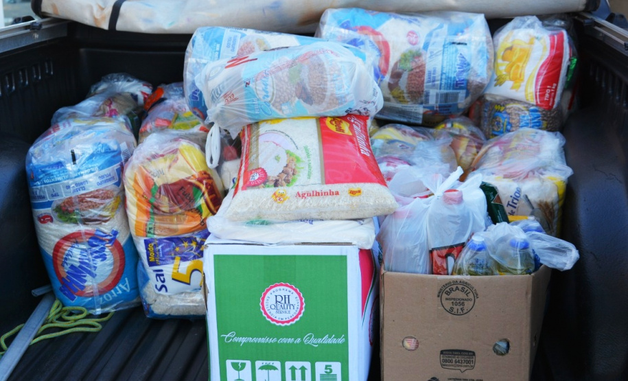 Policiais militares do COPOM de Londrina arrecadam alimentos para famílias carentes
