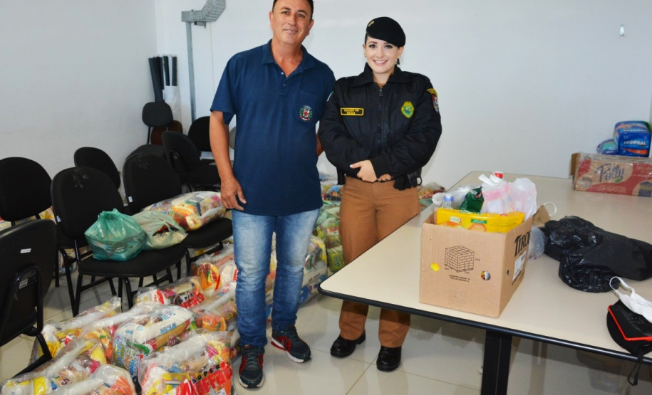 Policiais militares do COPOM de Londrina arrecadam alimentos para famílias carentes